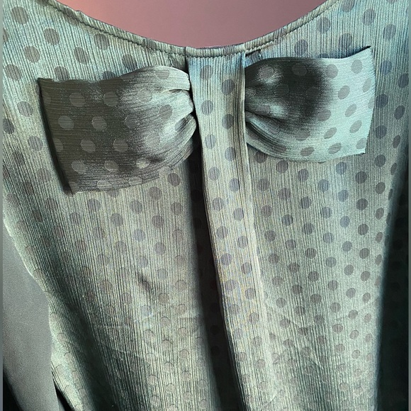 Chloe K polka dot top with bow in back - Picture 5 of 5